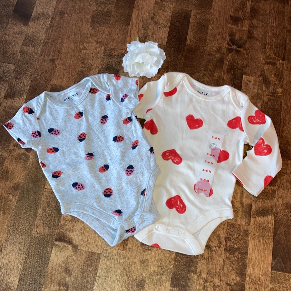 NEW Old Navy Baby Hearts & Lady Bug Onesie bundle 3-6 Months